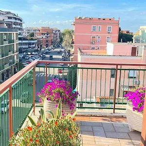 panoramic-and-bright-penthouse-is-waiting-for-you.it-romehotels.com/